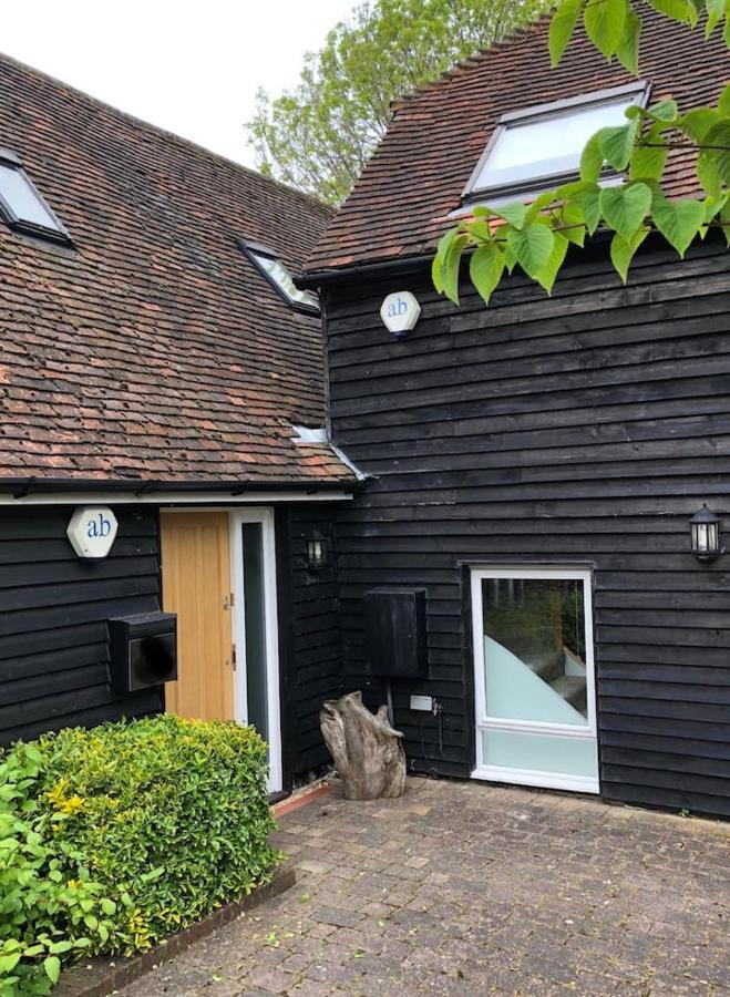 The Barn House Apartment Cranleigh Exterior foto