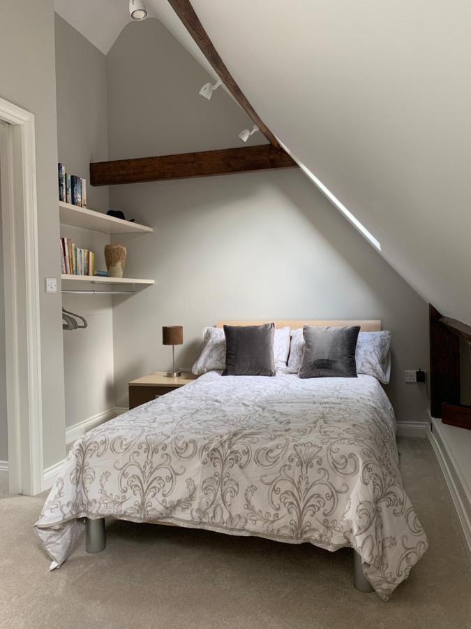 The Barn House Apartment Cranleigh Exterior foto