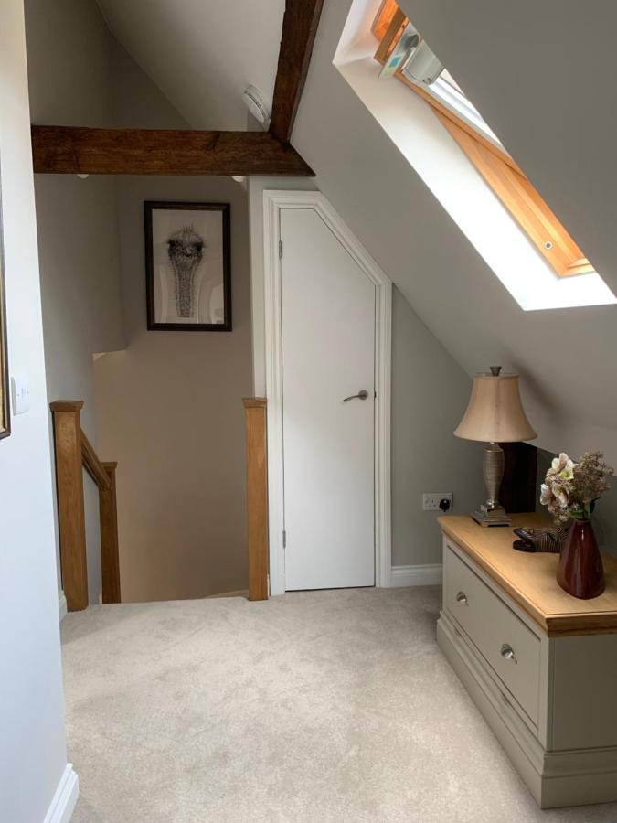 The Barn House Apartment Cranleigh Exterior foto