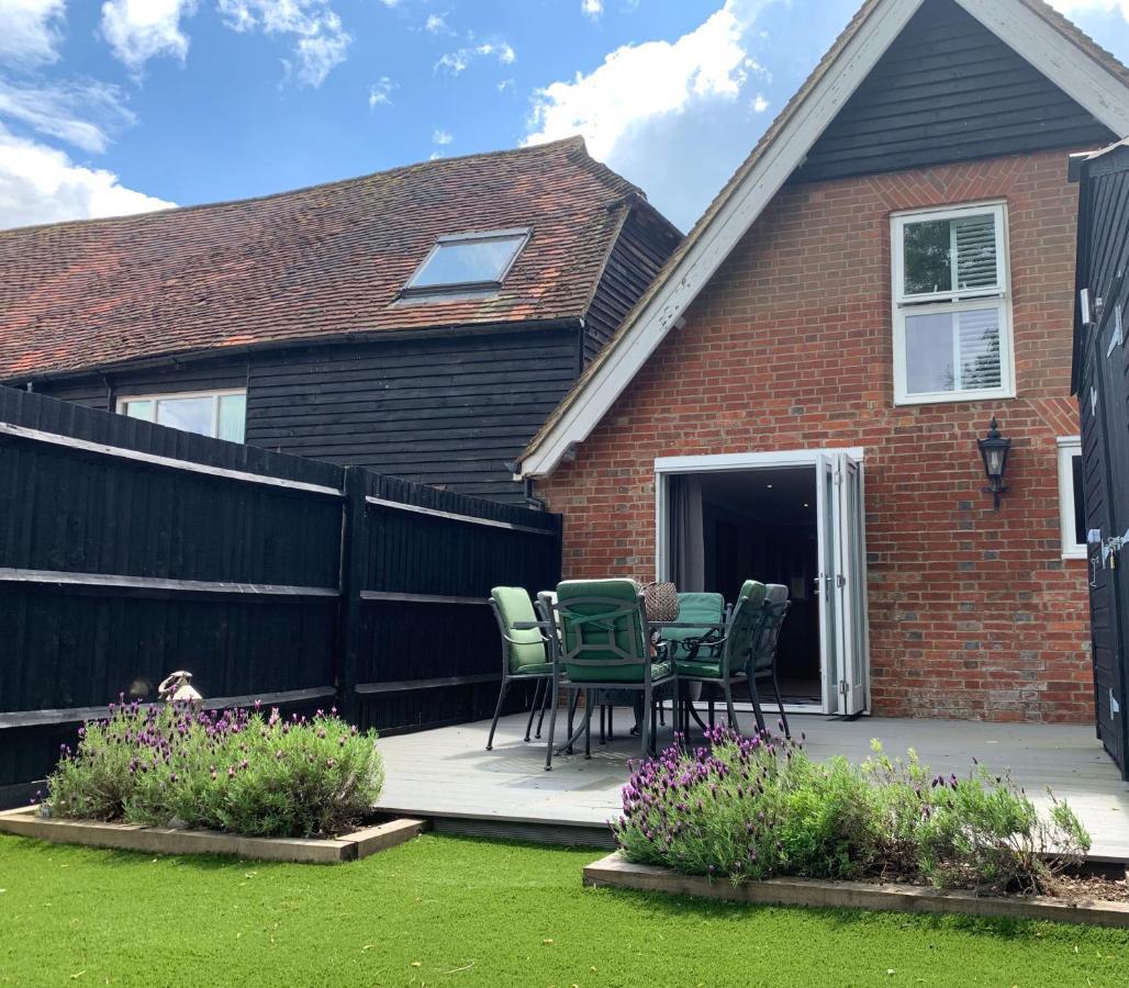 The Barn House Apartment Cranleigh Exterior foto